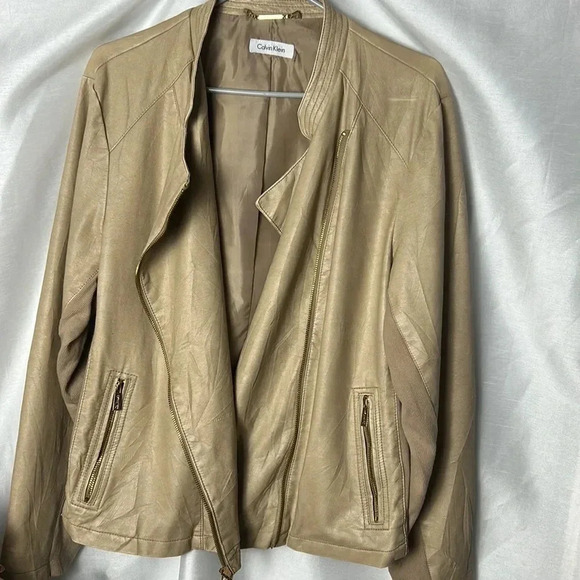 CALVIN Klein vegan leather jacket,asymmetrical front zipper,rib sides, like new! - Picture 4 of 16